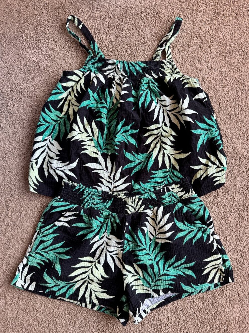 Black, Green, and White Leaf Print Pajama Set 100% cotton in Women's L